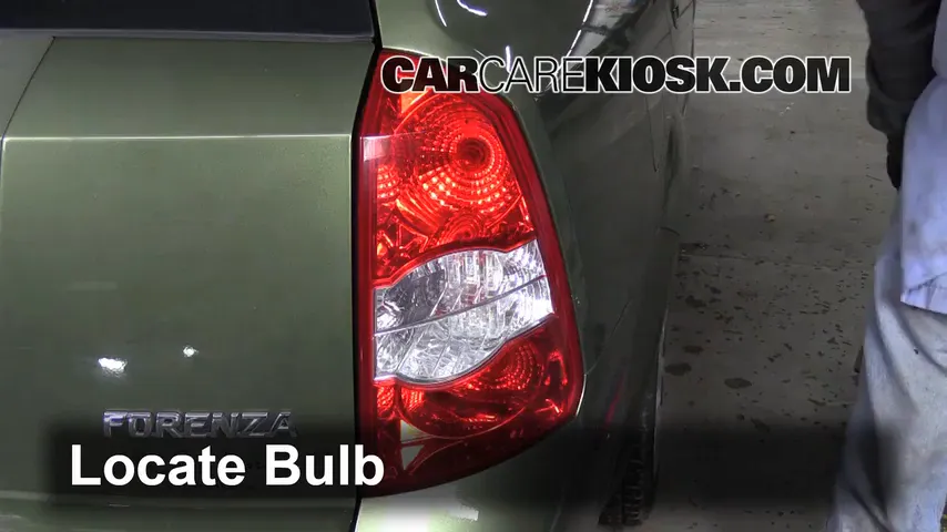 2005 Suzuki Forenza LX 2.0L 4 Cyl. Wagon Lights Turn Signal - Rear (replace bulb)